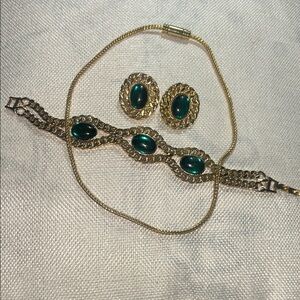 Vintage elegant green and gold jewelry set